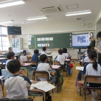 外国語の授業の一コマ